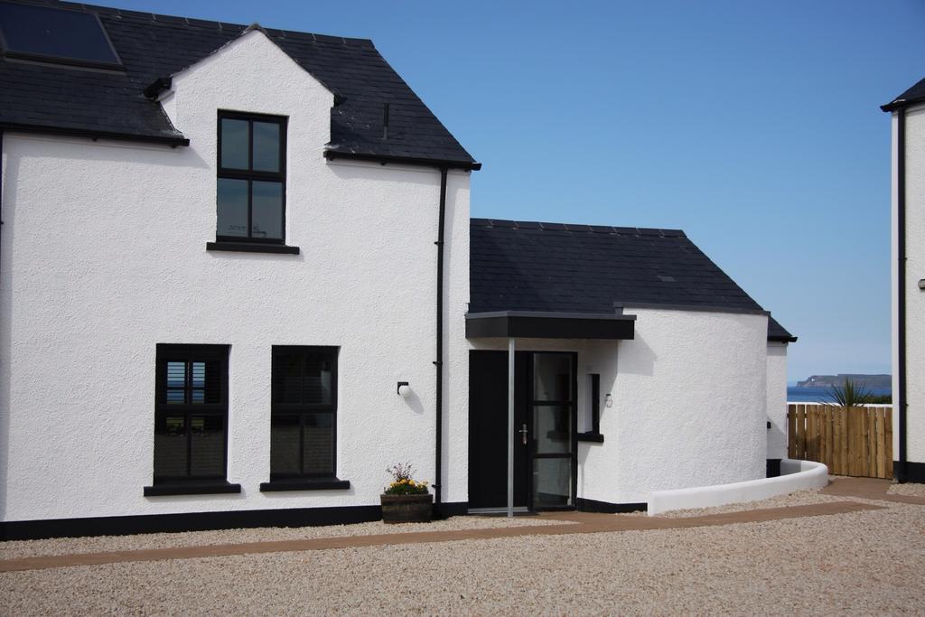 Bayview Farm Holiday Cottages Бушмилс Стая снимка